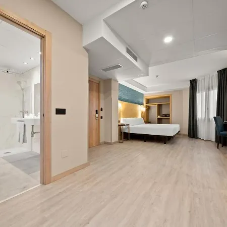 Zentral Ramiro I Hotell 4*